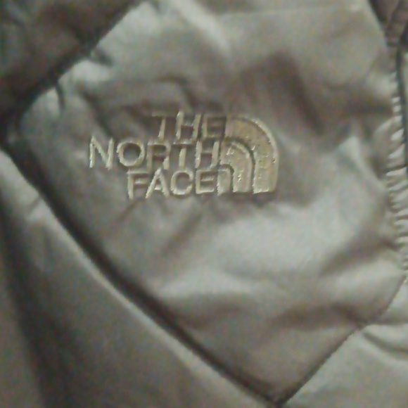 The North Face Women's Quilted Puffer Jacket - Black - Picture 7 of 7